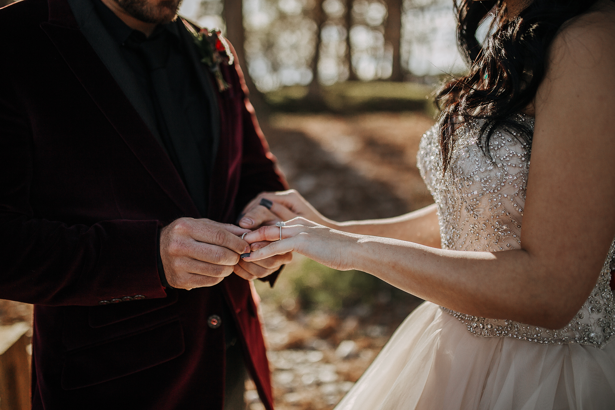 Boda en el bosque en invierno