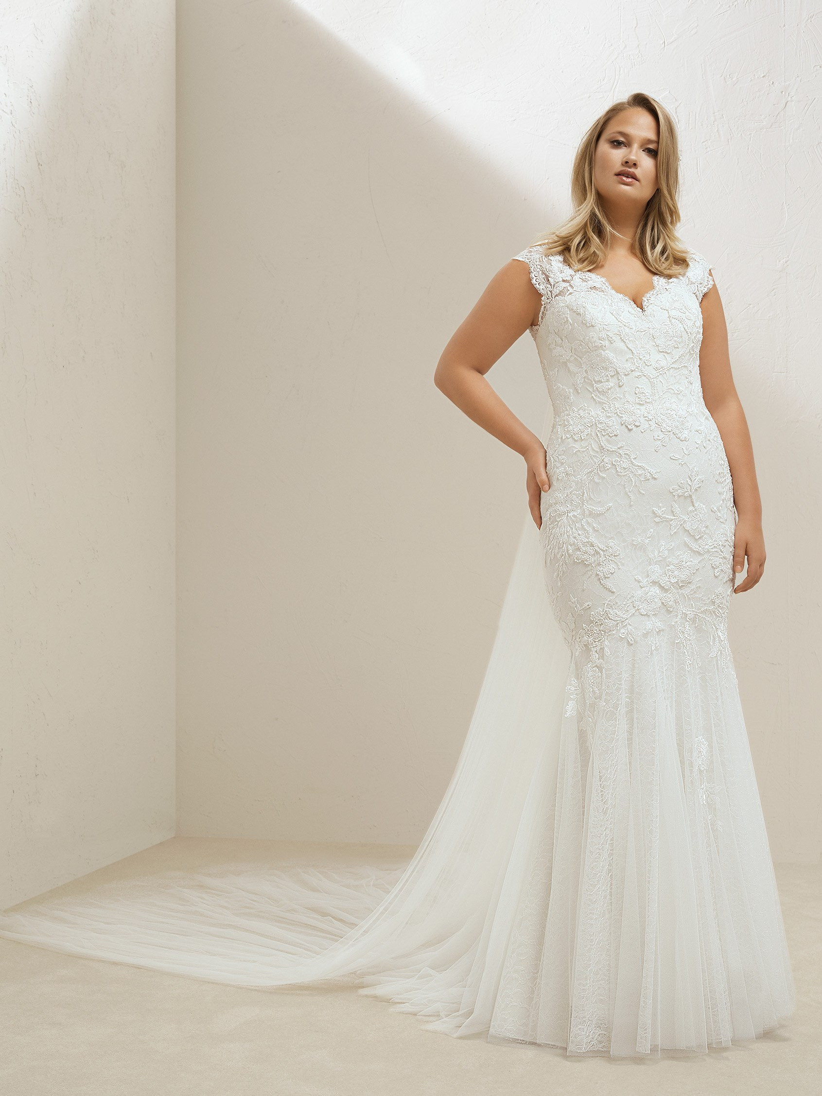 Pronovias Plus vestidos de novia para tallas grandes