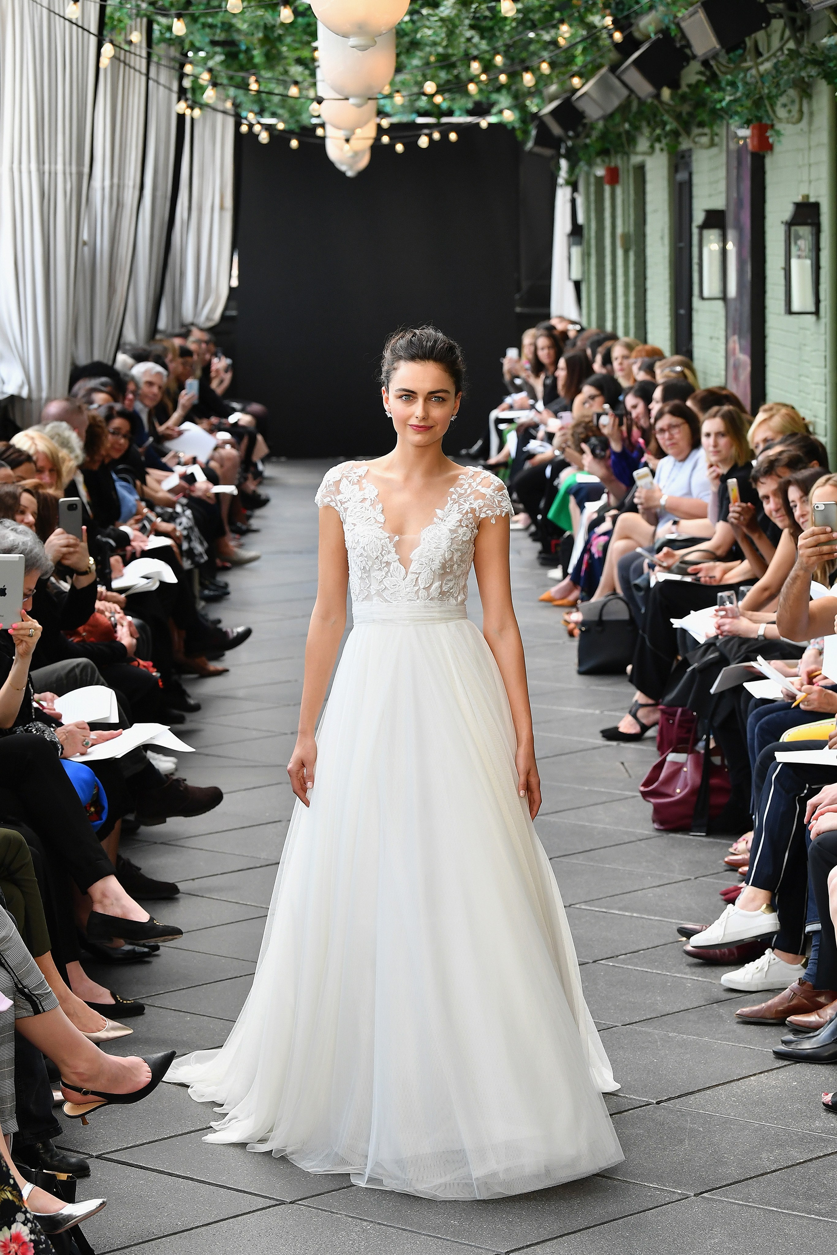 Vestidos de novia con escote en V