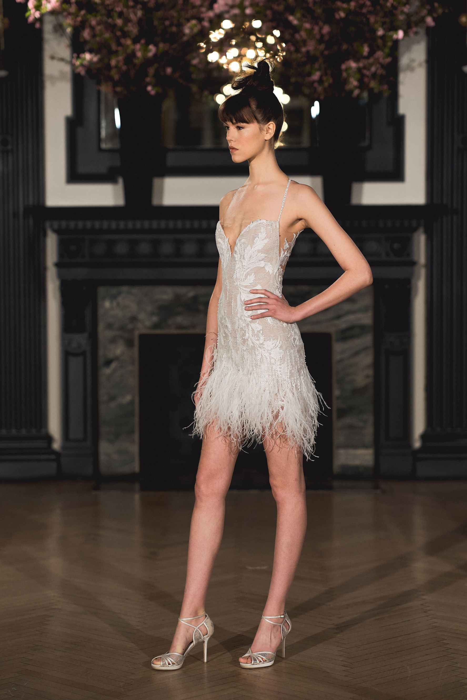 Vestidos de novia con plumas 2019