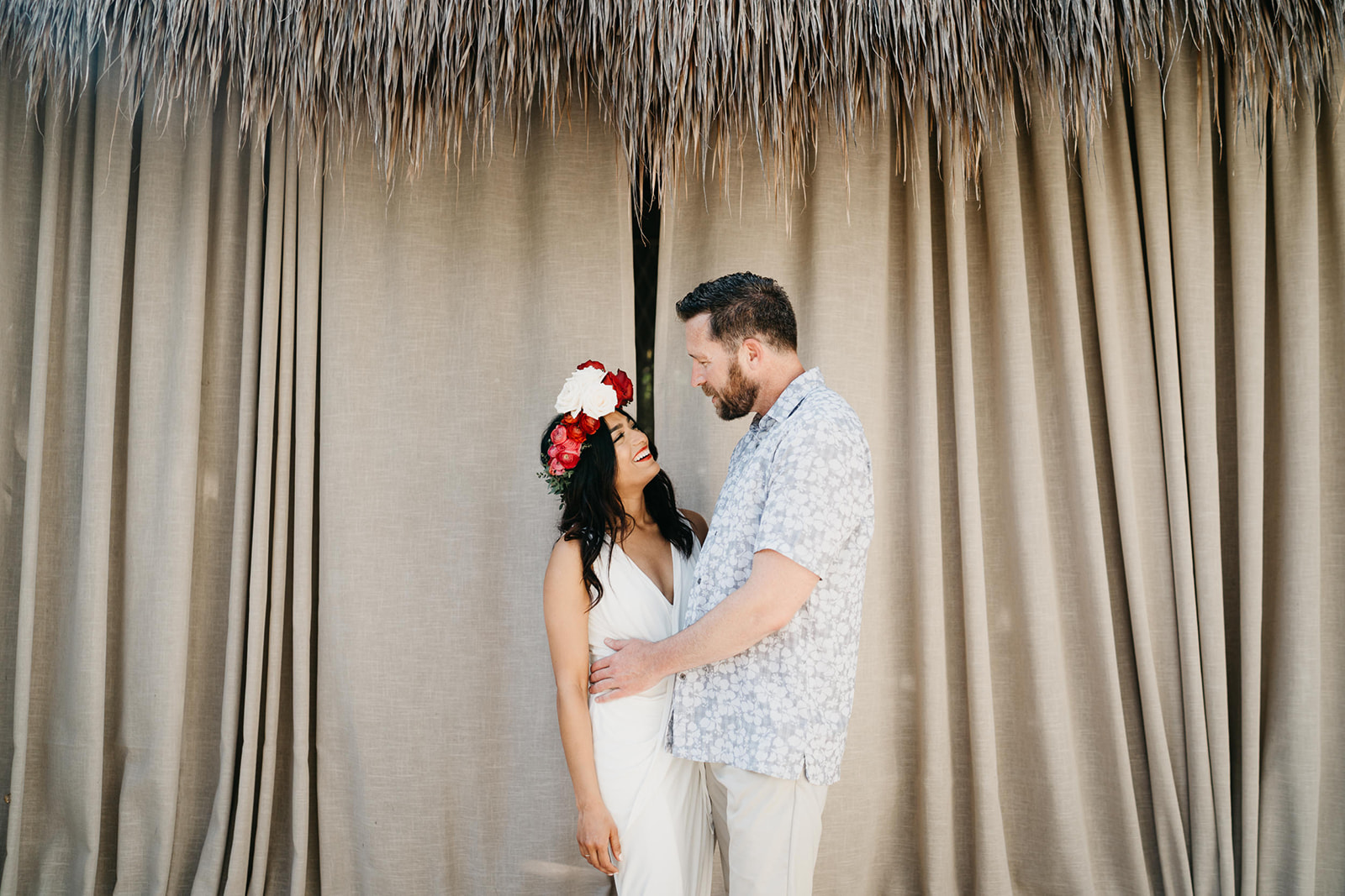 Boda alternativa en Tulum vestido de novia amarillo