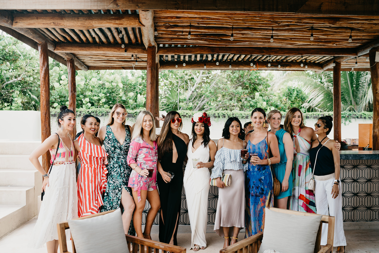 Boda alternativa en Tulum vestido de novia amarillo