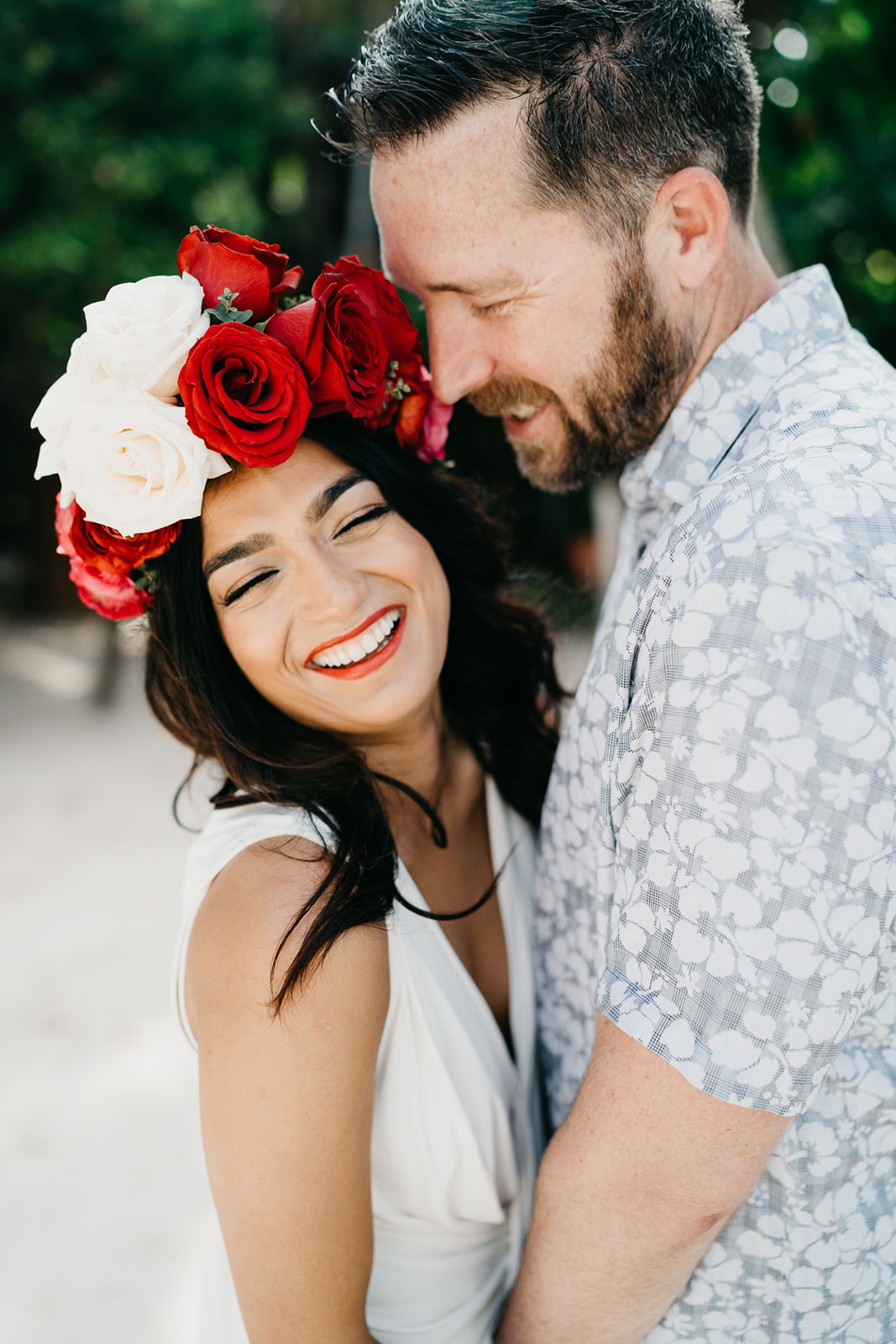 Boda alternativa en Tulum vestido de novia amarillo