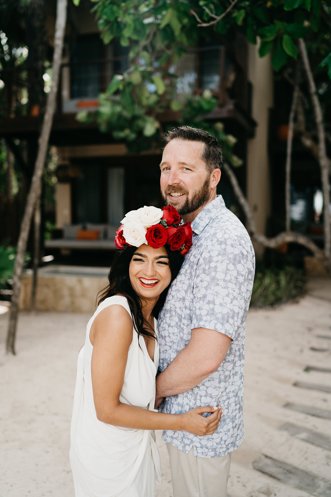 Boda alternativa en Tulum vestido de novia amarillo