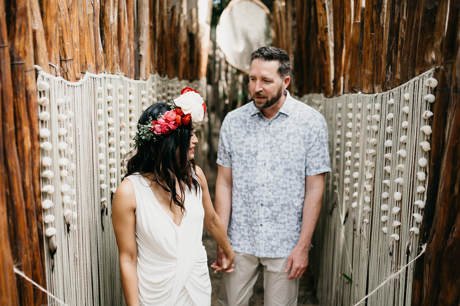 Boda alternativa en Tulum vestido de novia amarillo