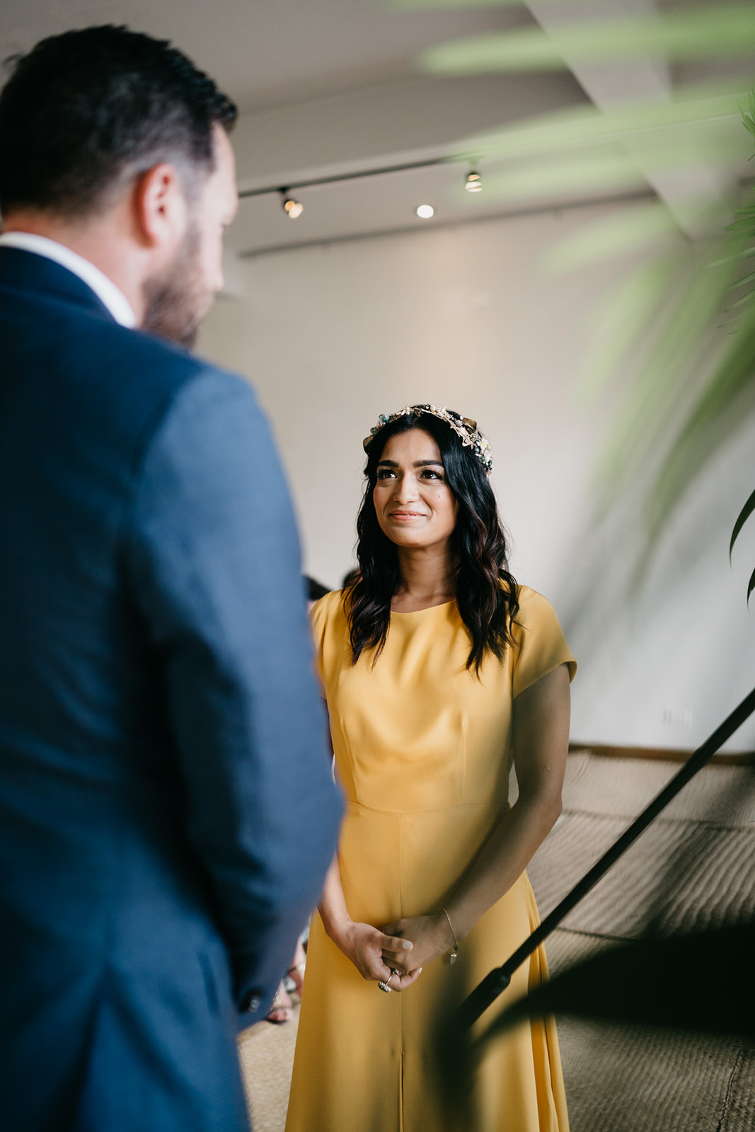 Boda alternativa en Tulum vestido de novia amarillo