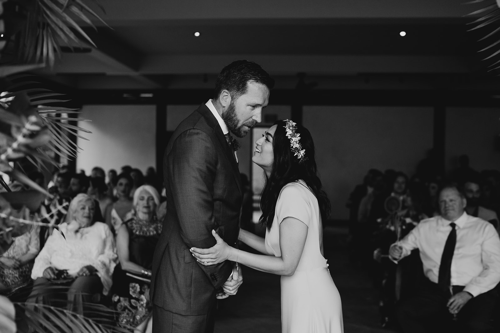 Boda alternativa en Tulum vestido de novia amarillo