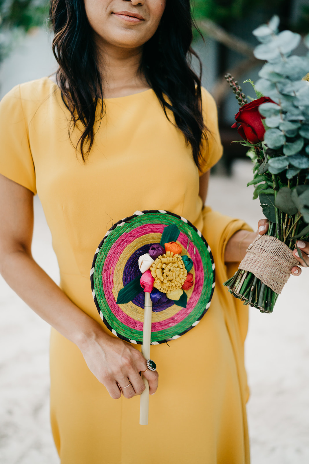 Boda alternativa en Tulum vestido de novia amarillo