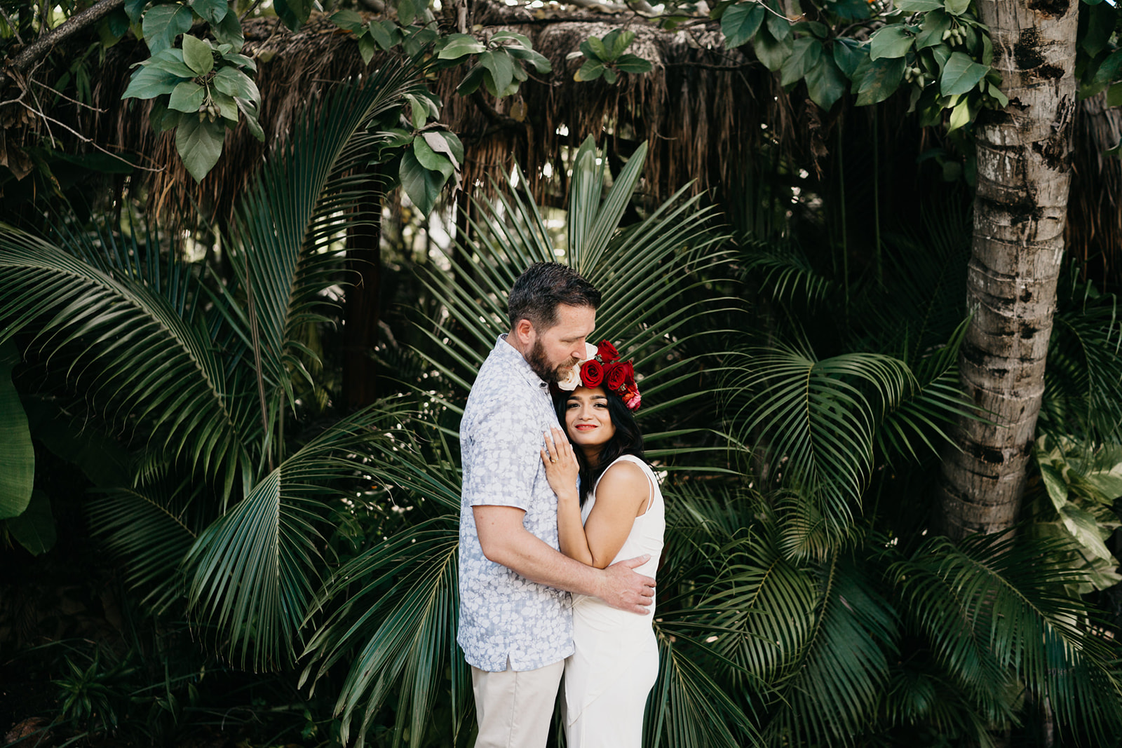 Boda alternativa en Tulum vestido de novia amarillo