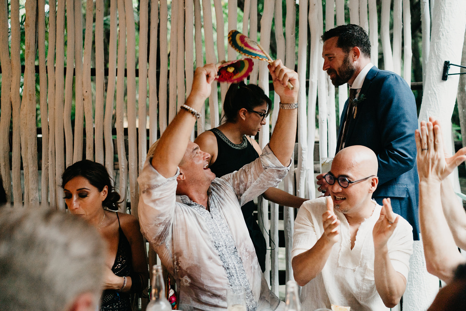 Boda alternativa en Tulum vestido de novia amarillo