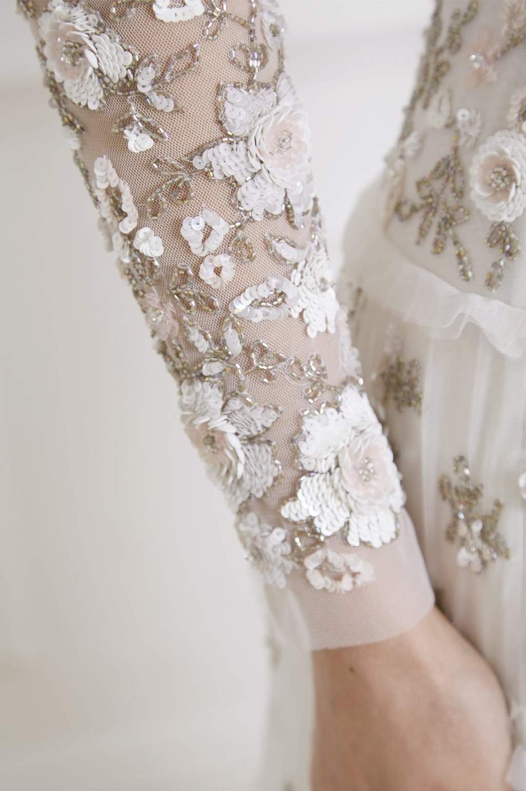 Vestidos de novia con bordados y aplicaciones de lujo