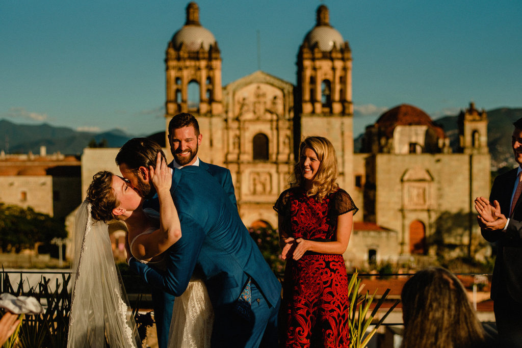 Boda vibrante en Oaxaca en Terraza Pitiona y Casa Antonieta