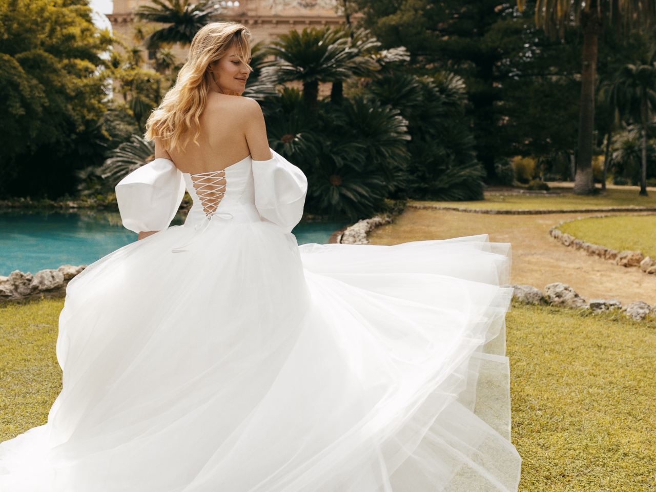 Vestidos de novia Monique Lhuillier 2023